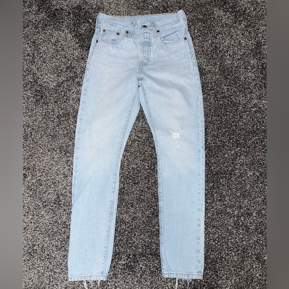 Levi’s 501 women light washed jeans